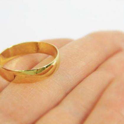 Classic Rounded Yellow Gold Wedding Band. 14k..